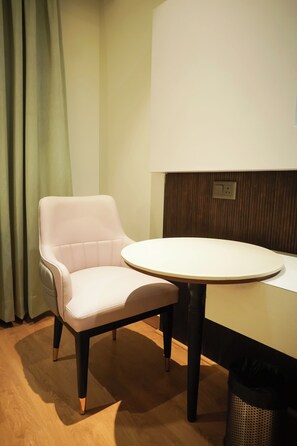 华丽双人房 | 客房内保险箱、办公桌、熨斗/熨板、免费 WiFi