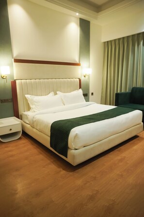 Deluxe Double Room | In-room safe, desk, iron/ironing board, free WiFi - Hotel Pacific Primee (Zirakpur)