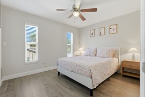 4 slaapkamers, een strijkplank/strijkijzer, gratis wifi, beddengoed