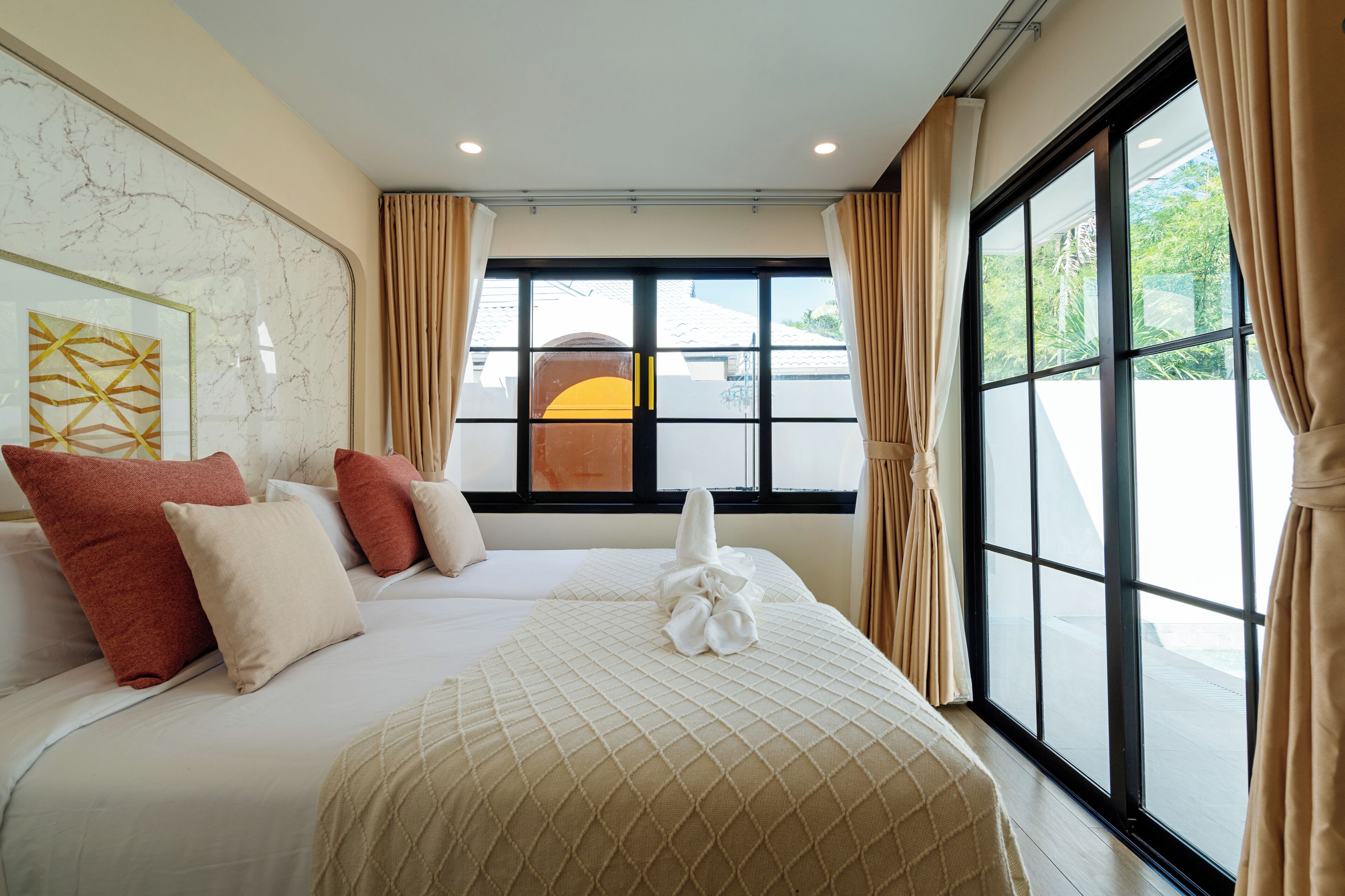 Luxury Villa | Desk, laptop workspace, iron/ironing board, free WiFi