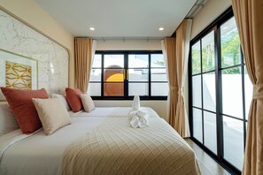 Luxury Villa | Meja, ruang kerja komputer riba, seterika/papan seterika, Wi-fi percuma 