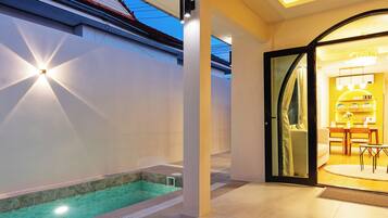 Luxury Villa | Balcony