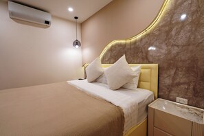 Luxury Villa | Desk, laptop workspace, iron/ironing board, free WiFi - La Perle Villa (Surat Thani)