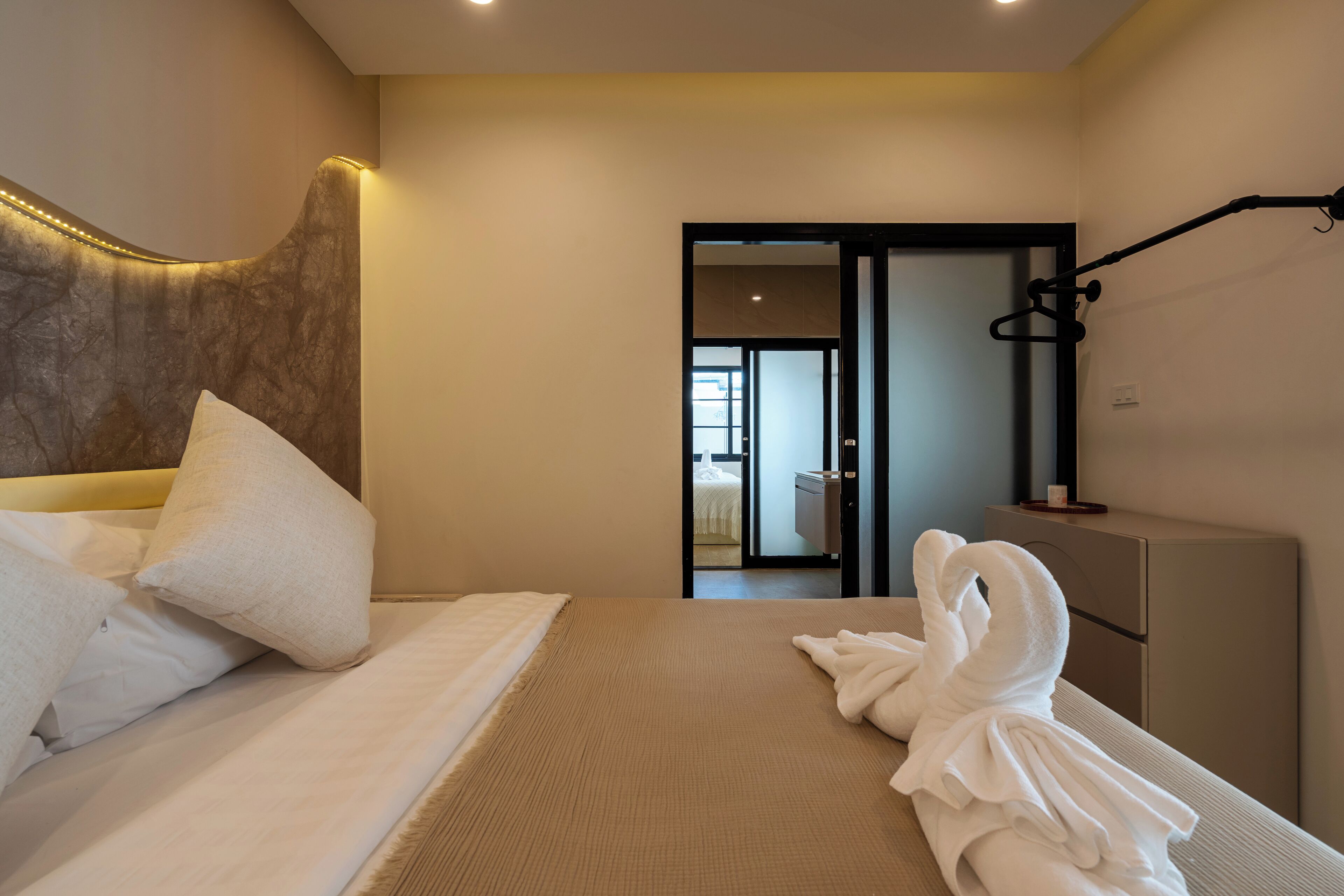 Luxury Villa | Desk, laptop workspace, iron/ironing board, free WiFi