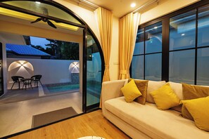Indoor pool - La Perle Villa (Surat Thani)