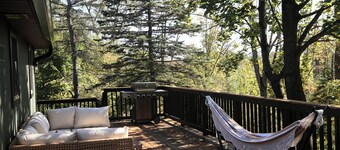 Serene Lake Retreat.Firepit, Deck & Nature Near Sleepy Hollow Lake