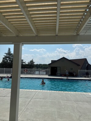 Outdoor pool - Larkspire I Sleepy Hollow Lake I Beach & Firepit (Athens)