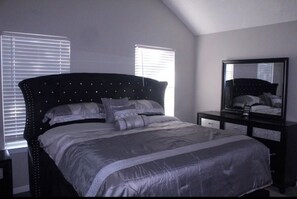 4 soverom, strykejern/-brett, wi-fi og sengetøy