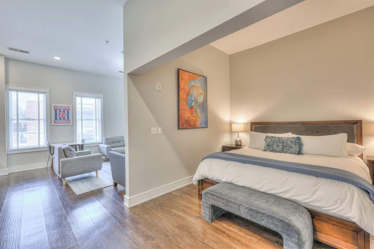 1 habitación, tabla de planchar con plancha, wifi gratis y ropa de cama 