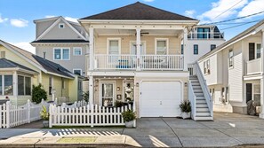 Exterior - Modern 2BR Close to Beach - Great Outdoor Space (Ocean City)