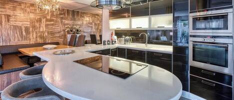 冰箱、微波炉、烤箱、炉灶