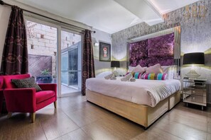 Iron/ironing board, travel cot, WiFi, bed sheets - Sea-View Terrace Maisonette, steps from Paceville! (Swieqi)