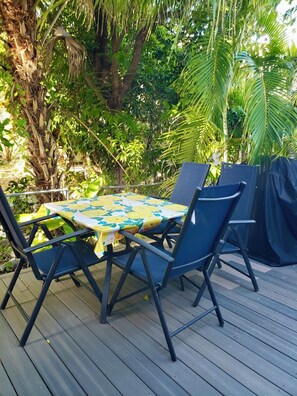 Outdoor dining - The Mermaids Retreat nestled near  Mary Star of the Sea, walk everywhere! (Key West)