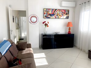 Televisor, reproductor de DVD i estèreo 