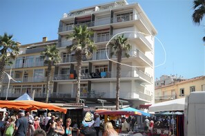 Exterior - Stunning Sea View, Central F2 Apartment with 17 m² Terrace (Canet Plage)