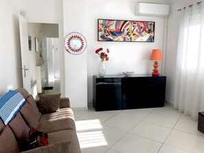 Televisión, reproductor de DVD y estéreo 