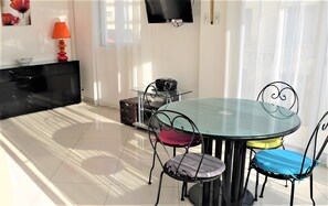 Dining - Stunning Sea View, Central F2 Apartment with 17 m² Terrace (Canet Plage)