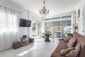 TV, DVD player, stereo - Stunning Sea View, Central F2 Apartment with 17 m² Terrace (Canet Plage)