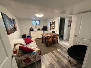 Interior - Entire guesthouse in N F, Canada (Lower level) (Niagara Falls)