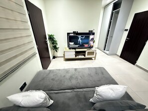 Standaard studio | Een strijkplank/strijkijzer, gratis wifi