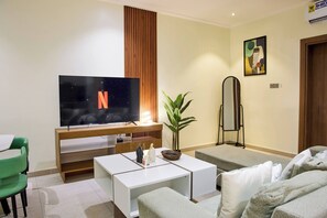Deluxe Apartment | Living area