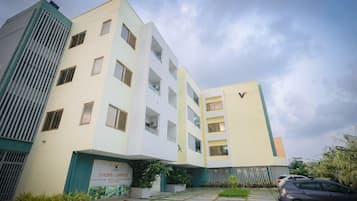 Vista frontal de la propiedad