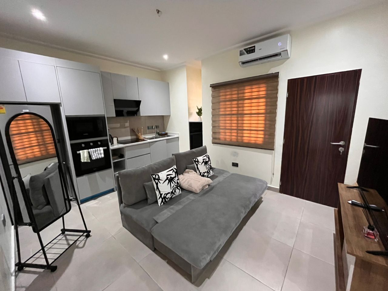 Standaard studio | Een strijkplank/strijkijzer, gratis wifi