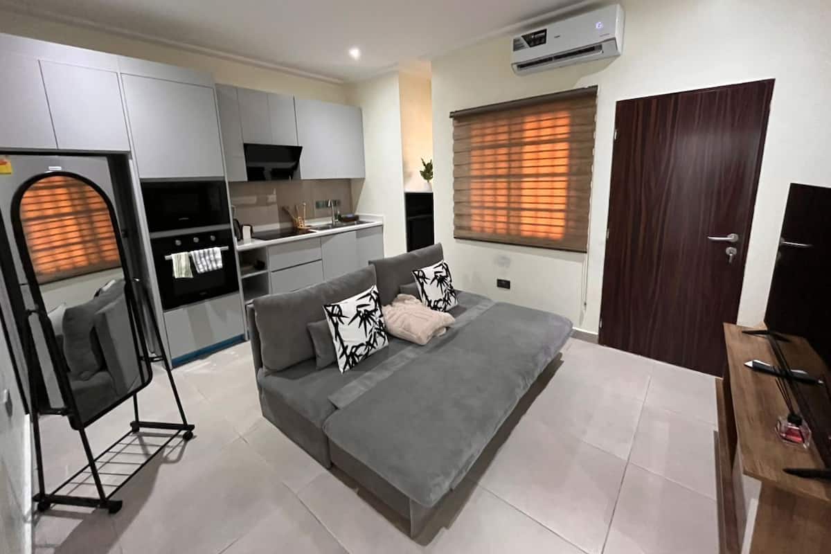 Standaard studio | Een strijkplank/strijkijzer, gratis wifi