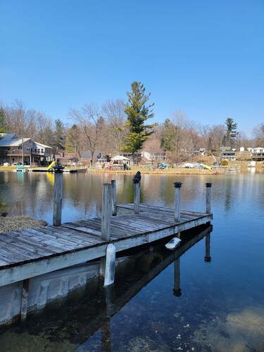 Sunny Dock Rentals LLC- Tacoma Chain of Lakes-3 Lakes, wheelchair accessible