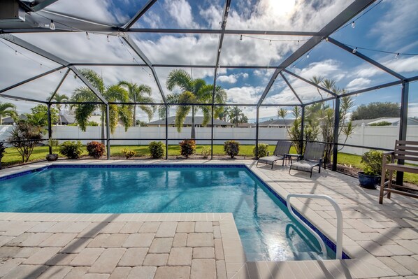 Outdoor pool, a heated pool - Electric Heated Pool - South Exposure - Private Yard - BBQ (Cape Coral)