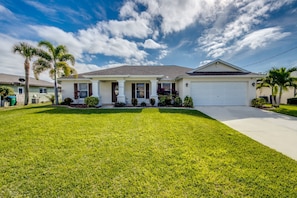 Exterior - Electric Heated Pool - South Exposure - Private Yard - BBQ (Cape Coral)