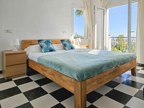 3 slaapkamers, een kluis op de kamer, een strijkplank/strijkijzer