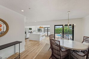 Dining - Stay At Lighthouse Point (Lighthouse Point)