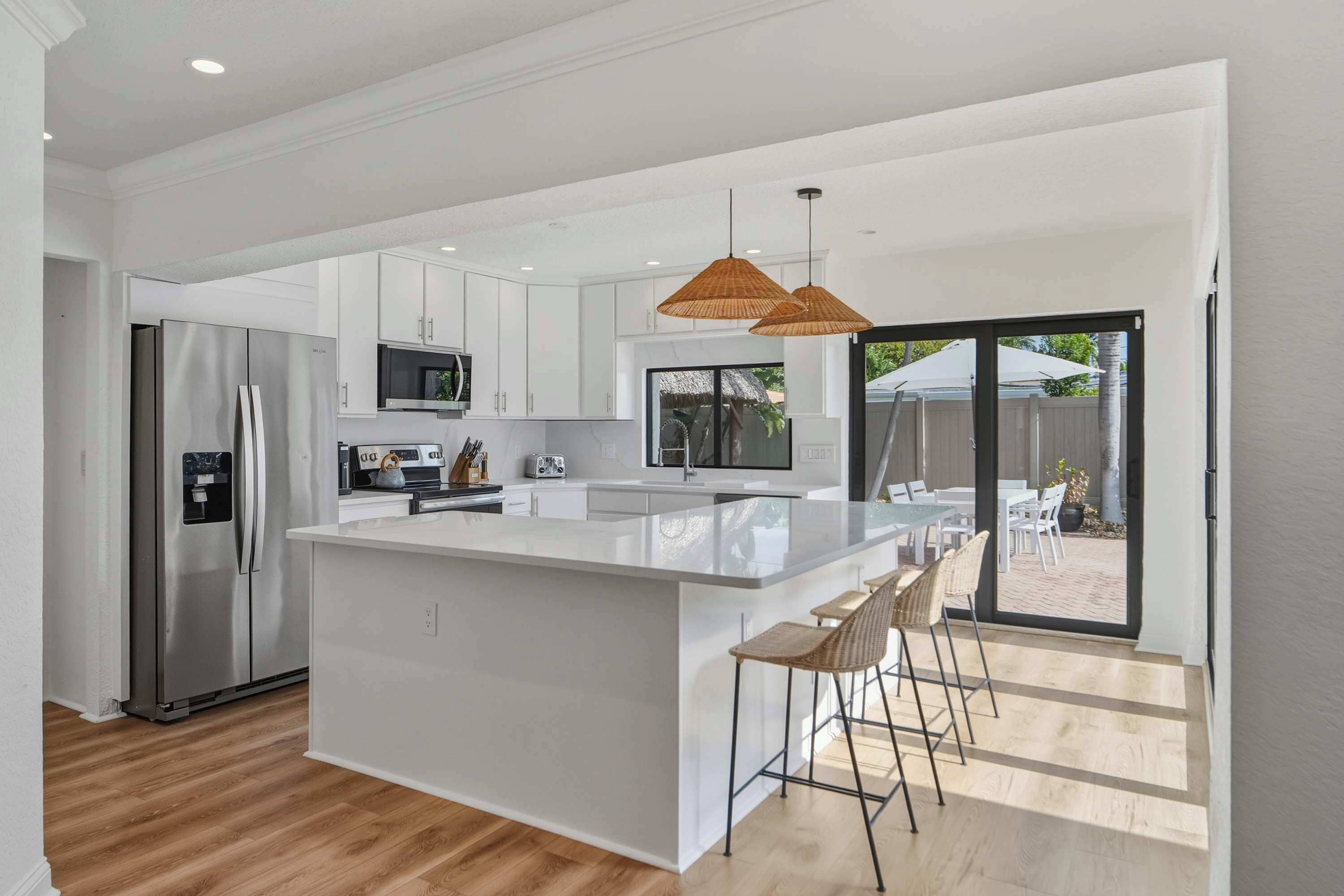 Kjøleskap, mikrobølgeovn, ovn og kokeplater