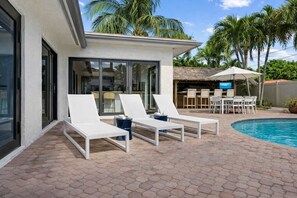 Outdoor dining - Stay At Lighthouse Point (Lighthouse Point)