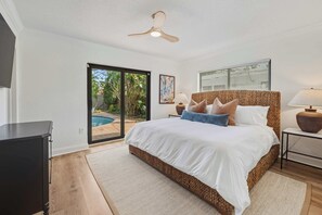 4 bedrooms, desk, travel cot, WiFi - Stay At Lighthouse Point (Lighthouse Point)