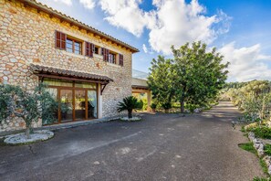 Exterior - Charming Villa with Mountain Views, Wi-Fi & Air Conditioning in Selva (Selva)