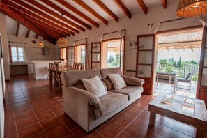 Living area - Charming Villa with Mountain Views, Wi-Fi & Air Conditioning in Selva (Selva)