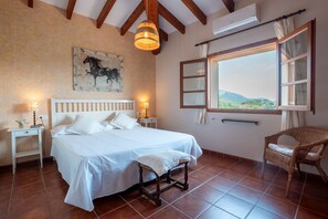 4 quartos, ferros/tábuas de passar roupa, Wi-Fi, roupa de cama