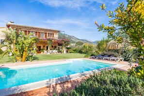 Pool - Charming Villa with Mountain Views, Wi-Fi & Air Conditioning in Selva (Selva)