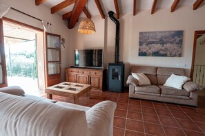 Living area - Charming Villa with Mountain Views, Wi-Fi & Air Conditioning in Selva (Selva)