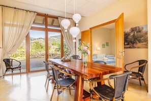 Dining - Charming Villa with Mountain Views, Wi-Fi & Air Conditioning in Selva (Selva)