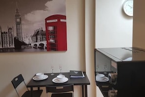 Dining - Cozy Pod 2 - Chingford/NE London (London)