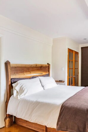 1 bedroom, desk, iron/ironing board, free WiFi