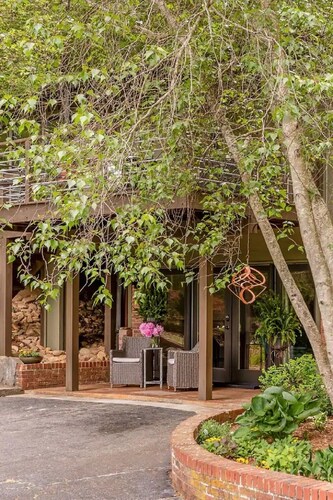 Tranquil 1-BR apartment within minutes of downtown Asheville/Blue Ridge Parkway