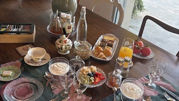 Free daily continental breakfast