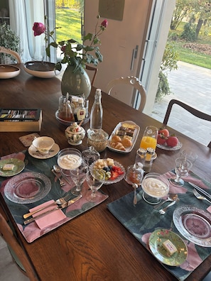 Free daily continental breakfast