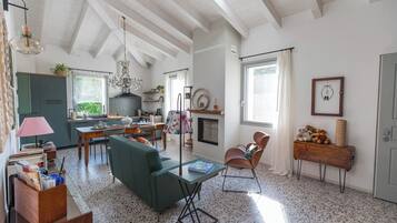 Coin salon dans le hall