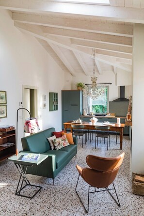 Lobby sitting area - Saranto (Carpi)
