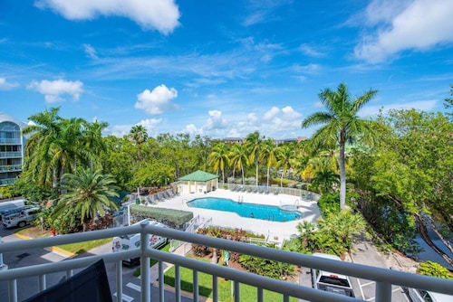 The Barbados | Private Balcony, Pool View!
